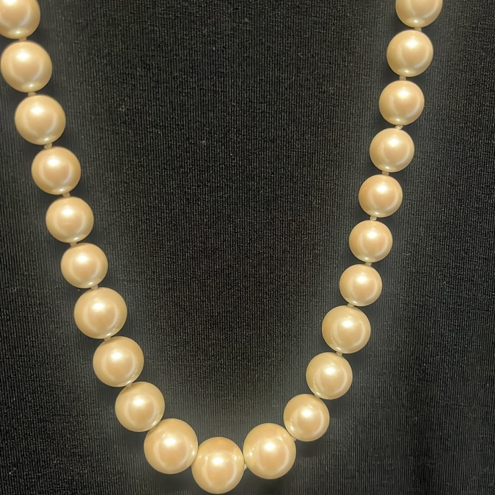 NWT Anne Klein 34” inch graduated pearl strand statement necklace - Picture 3 of 7